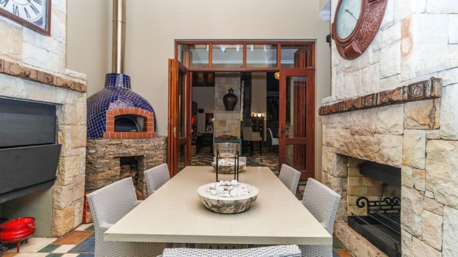 5 Bedroom Property for Sale in Winelands Western Cape